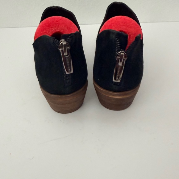 Vince Camuto Boots Women’s 6.5 Ankle Booties Black Leather Perforated Zip Up - Picture 4 of 7